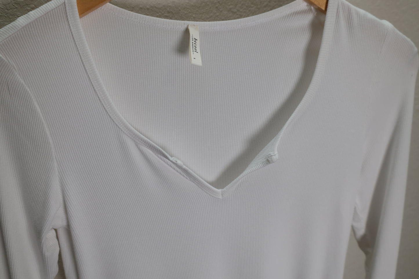 RIBBED NOTCHED NECK LONGSLEEVE BASIC TOP