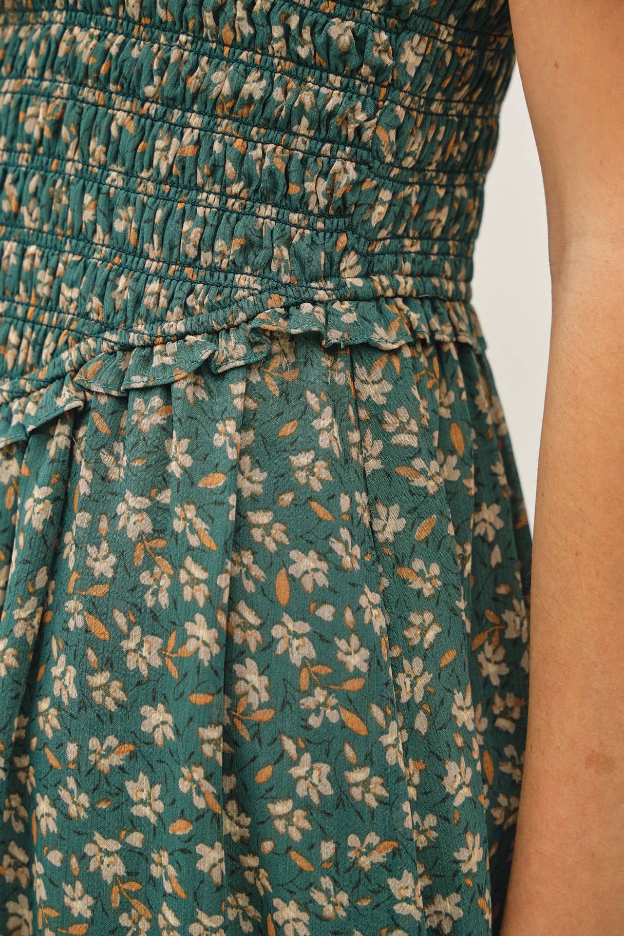 Be Cool - FLORAL PRINTED SMOCKE BODICE MIDI DRESS
