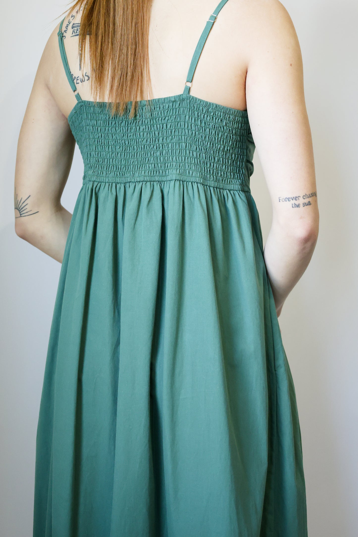 Sunday Edition by LE LIS - SLEEVELESS SHIRRING TOP TIERED MIDI DRESS