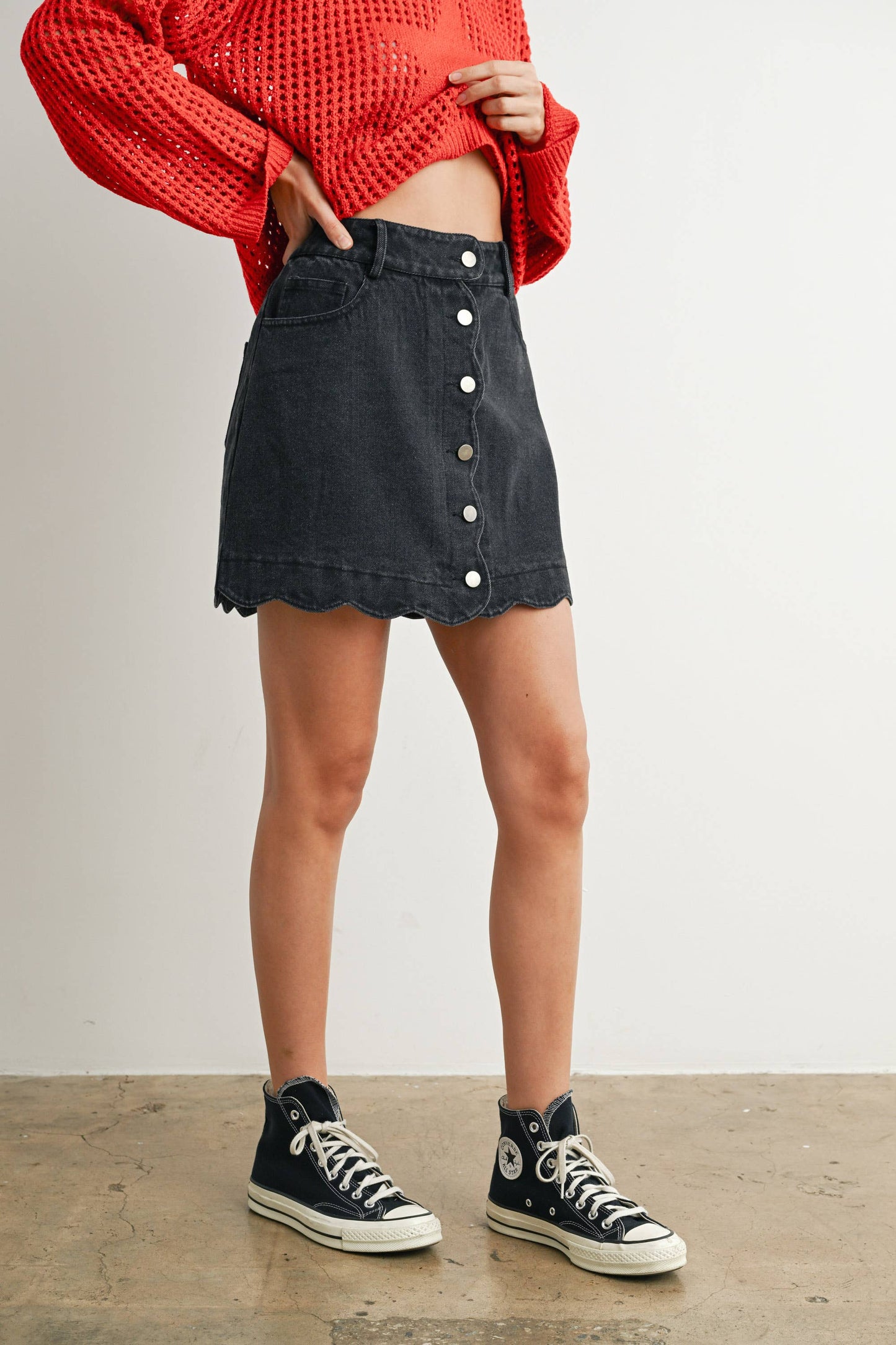 BUTTERMELON - Buttoned Scallop Denim Skirt