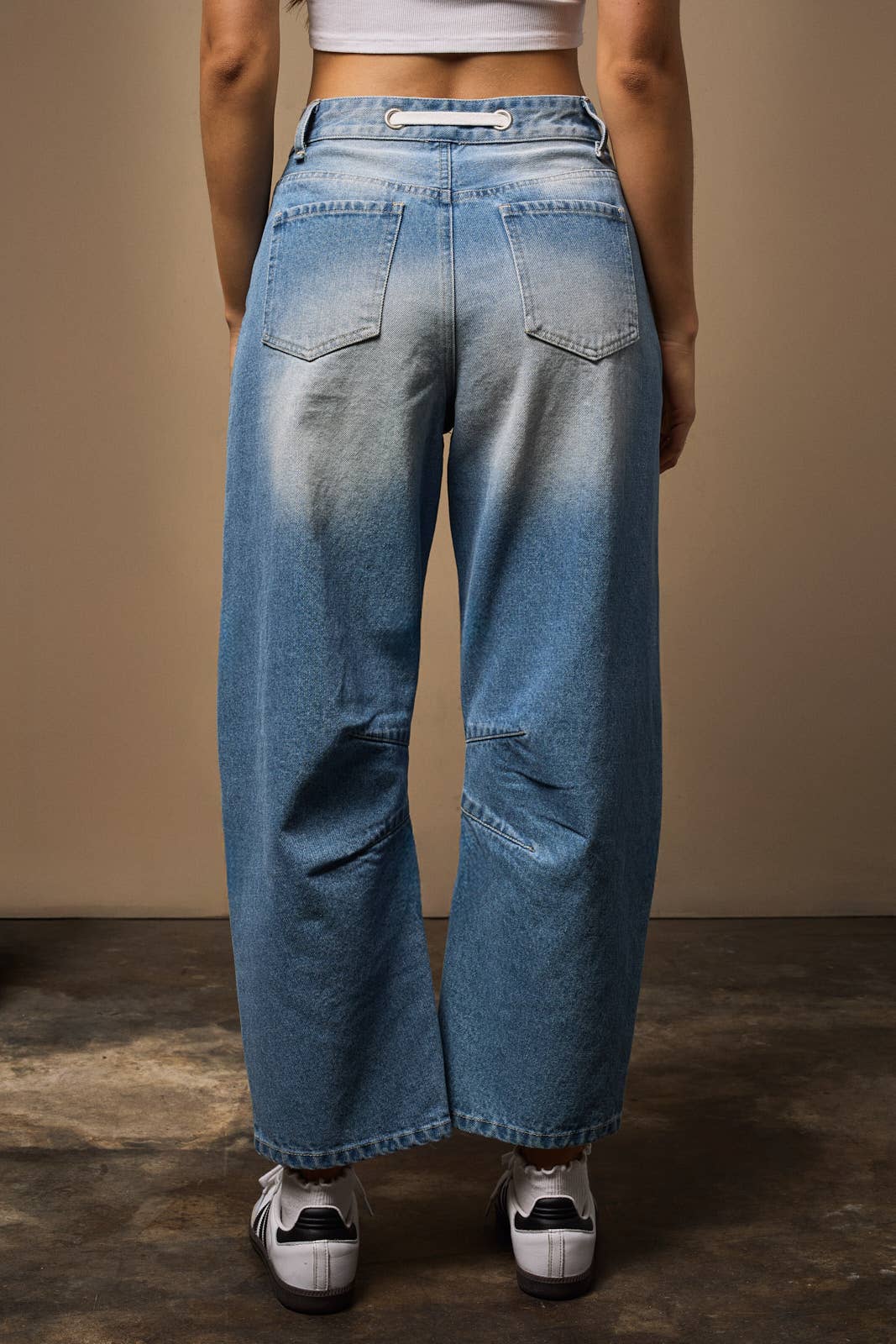 LE LIS - HIGH-RISE EYELET DETAIL BARREL JEANS