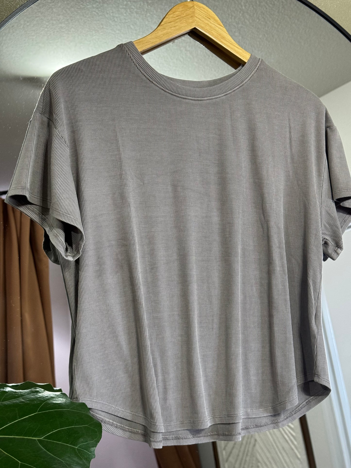 Short sleeve thin ribbed tee
