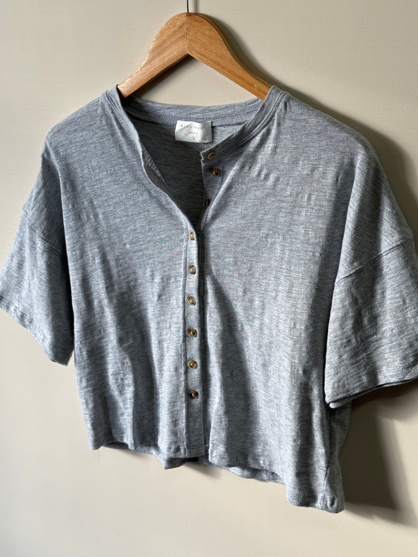 Miou Muse - Grey Round-neck Button-front Tee