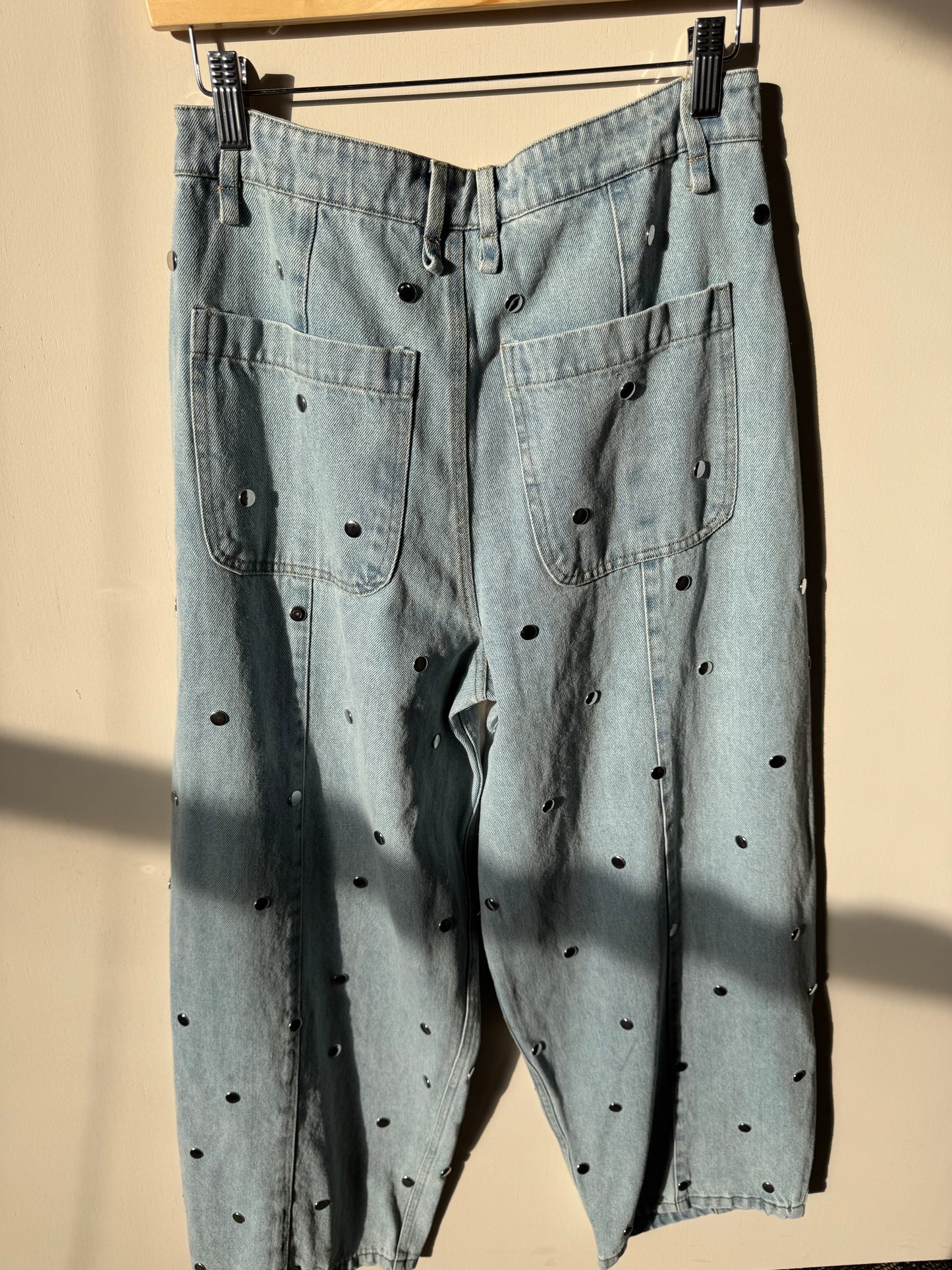 Klesis - Light Wash Studded Barrel Jeans