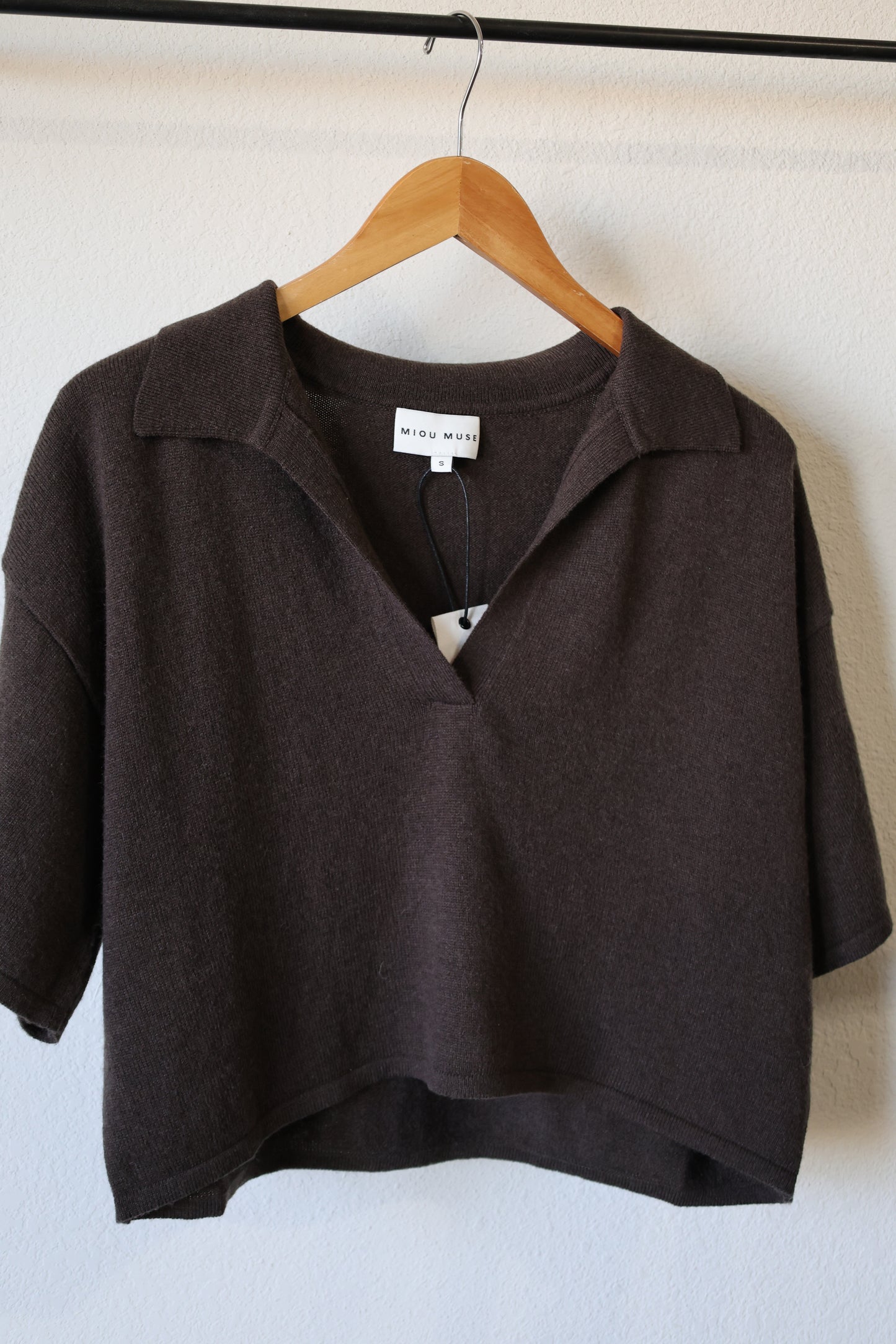 MIOU MUSE - V-Neck collar Crop Knit Polo top