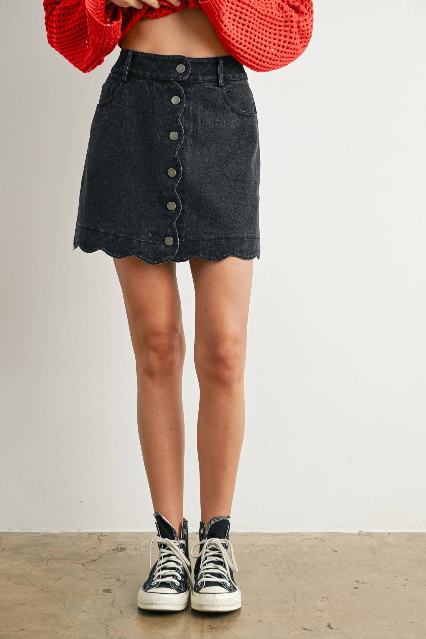 BUTTERMELON - Buttoned Scallop Denim Skirt