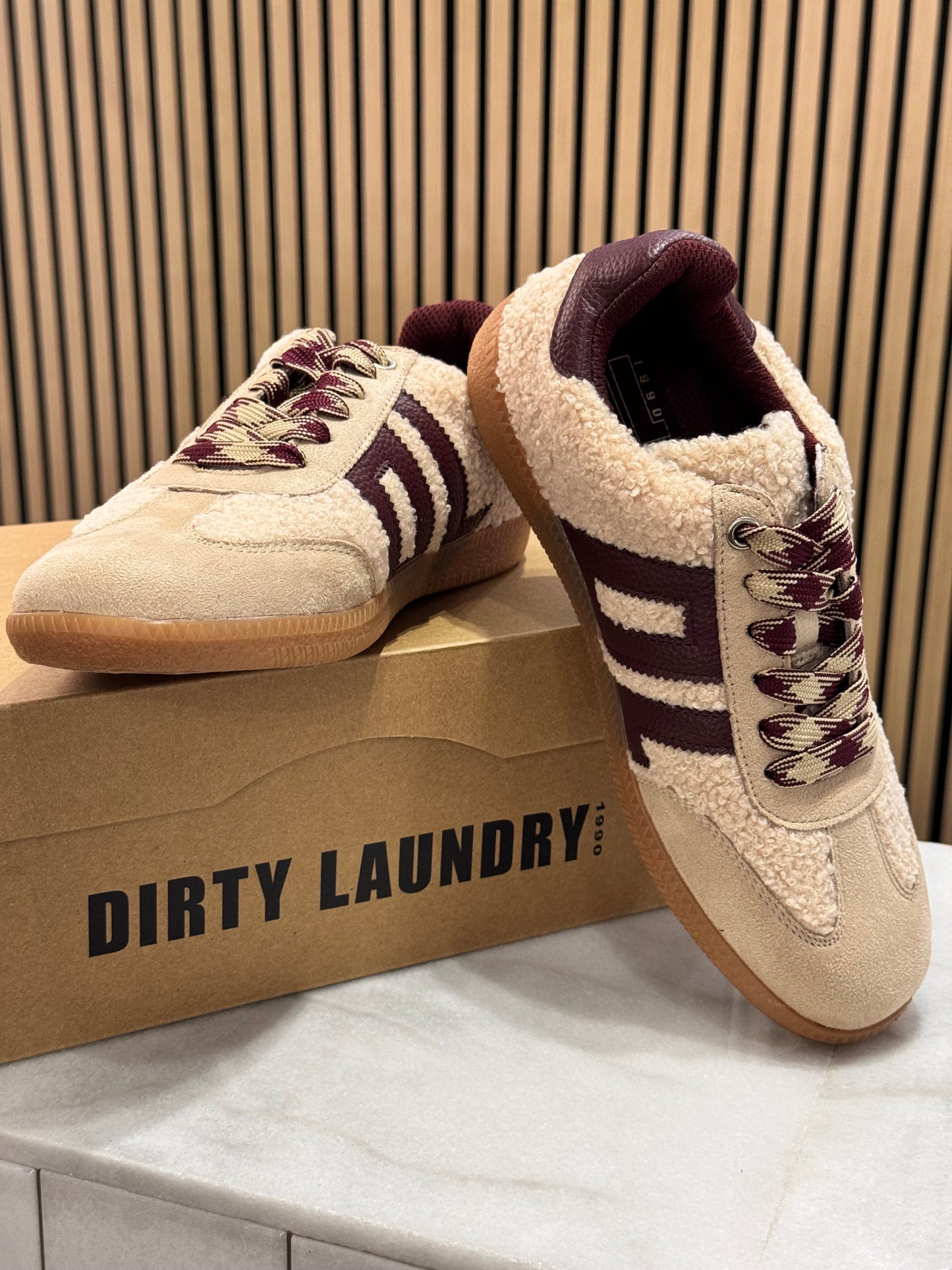DIRTY LAUNDRY Track Star sneaker