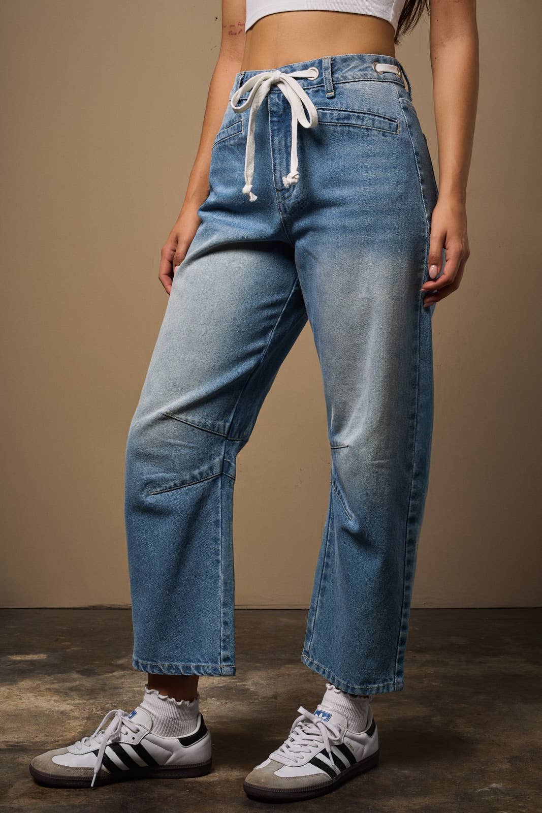 LE LIS - HIGH-RISE EYELET DETAIL BARREL JEANS