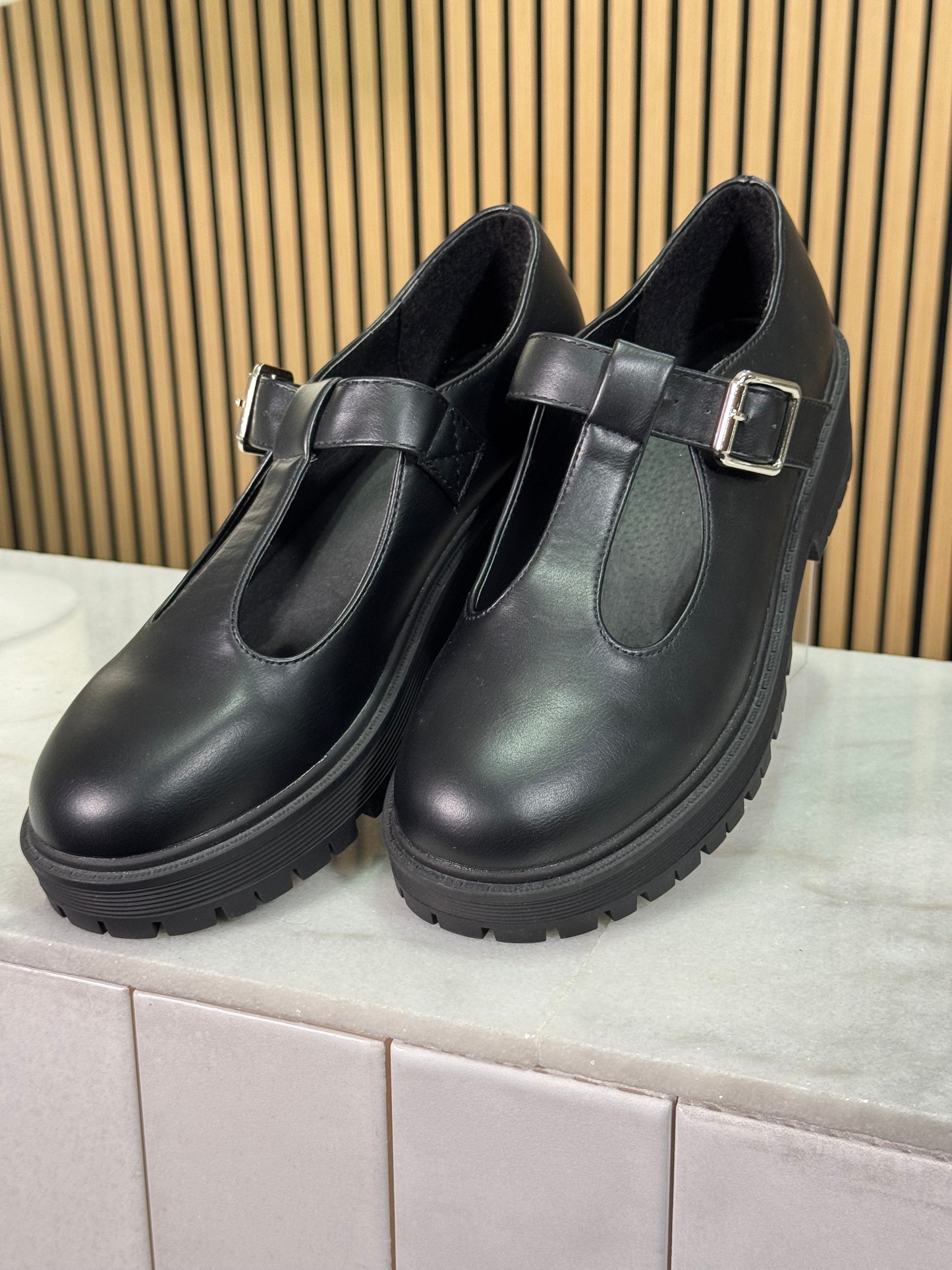 Mary Jane buckle strap shoes