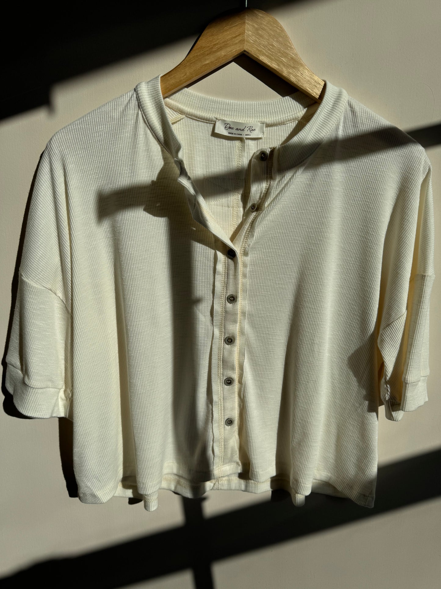 Doe and Rae - Boxy Round Neck Button-up Short Sleeve Cardigan