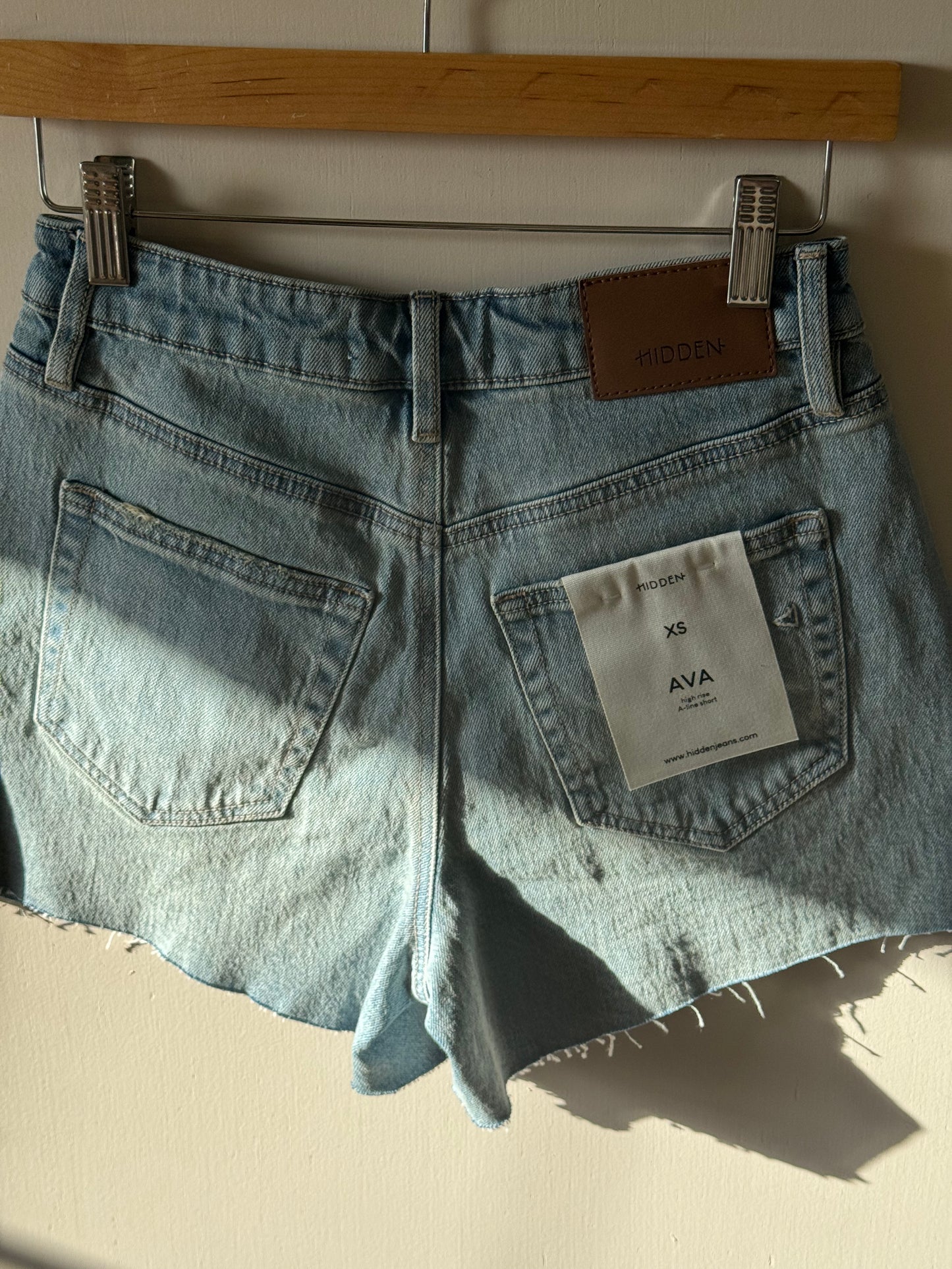 Hidden Jeans - Ava 4" Inseam Vintage Wash Denim Shorts