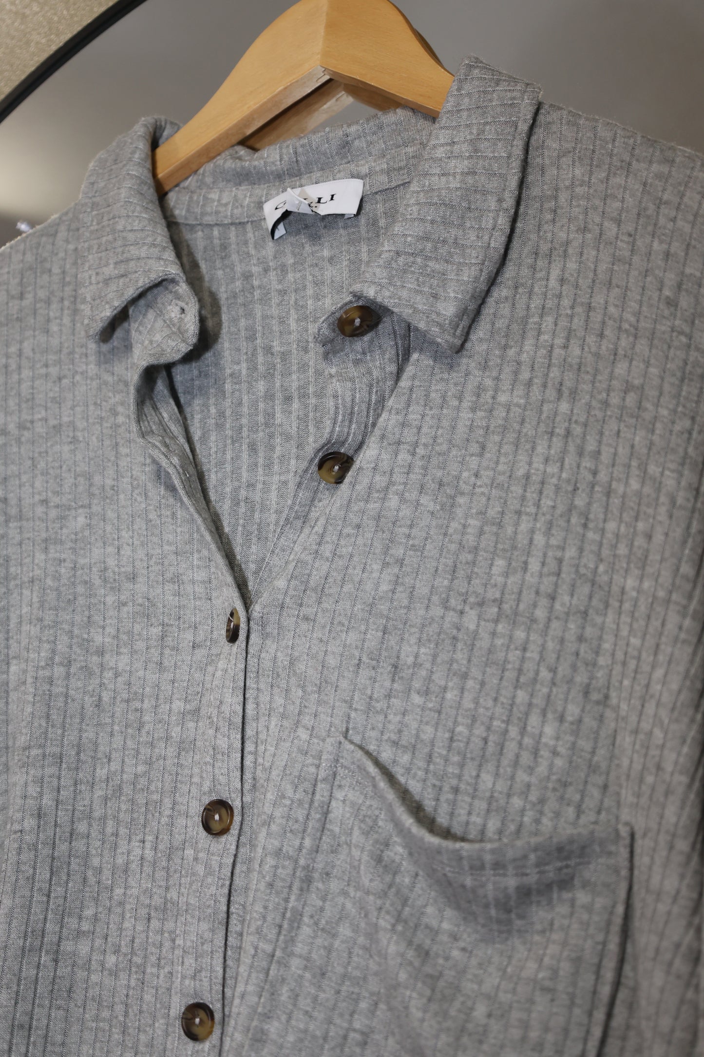GILLI - BUTTON UP POCKET DETAIL SHIRT