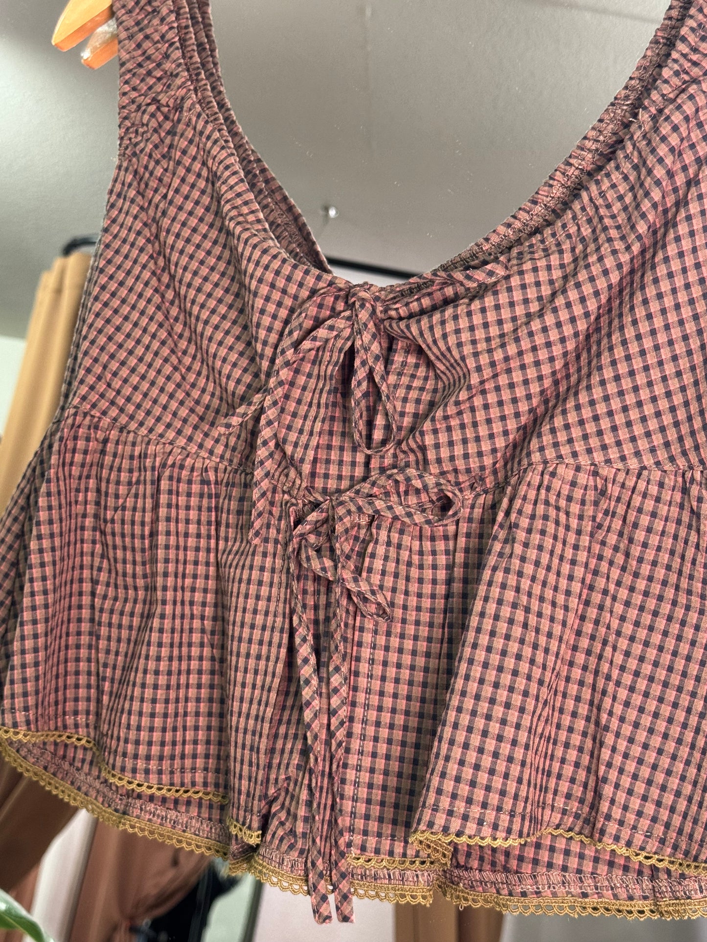 BUTTERMELON - Tie-Front Sleeveless Peplum Top