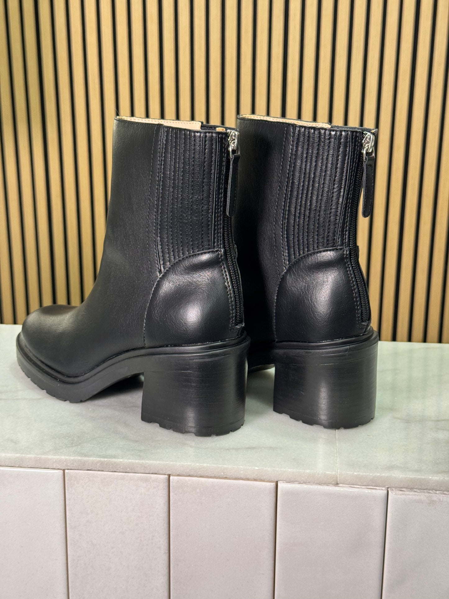 OASIS SOCIETY - The Megan | Black Lug Chelsea Bootie