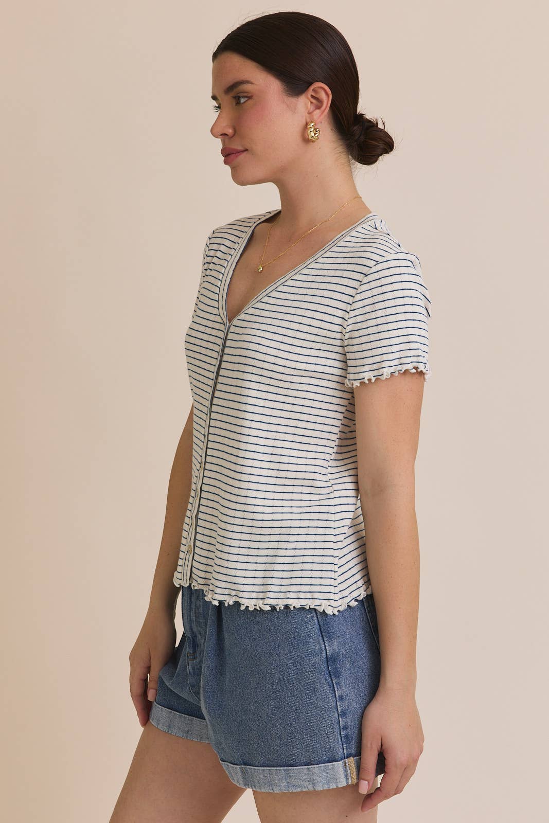 GILLI - V NECK BUTTON DOWN SHORT SLEEVE TOP