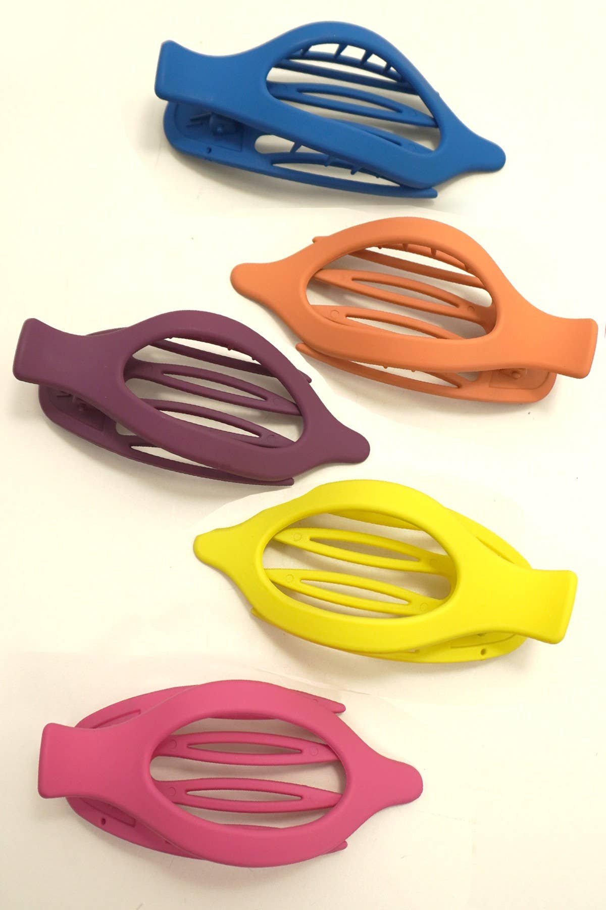 JOSSLYN by wall to wall - OVAL LAY DOWN FLAT HAIR CLAW CLIPS