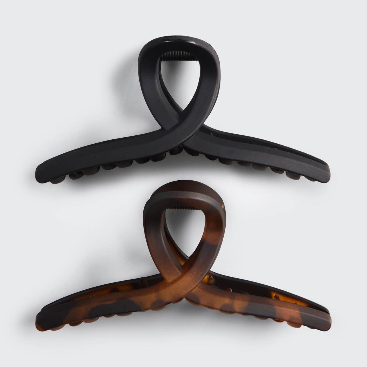 KITSCH - Recycled Plastic Large Loop Claw Clips 2pc - Black & Tort