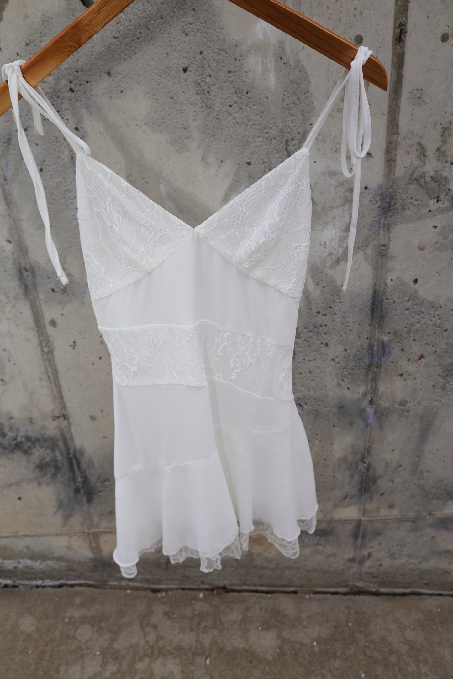 Le Lis - Layered Lace Mini Dress w/ Tie Straps