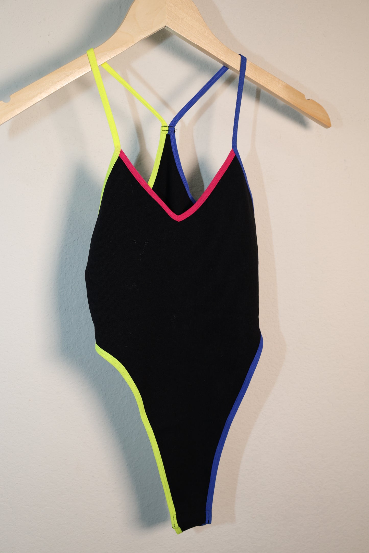 ANWND  - CONTRAST STRAPS BODYSUIT