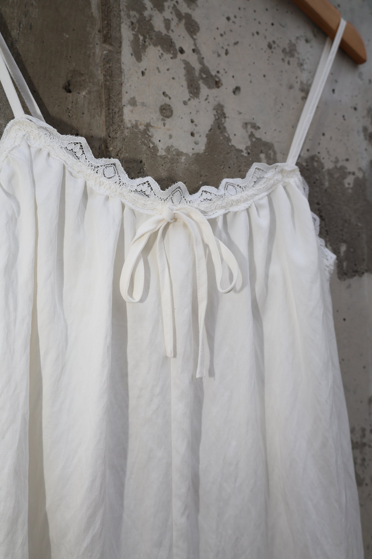 Le Lis - Thin Strap Lace-trim Romper