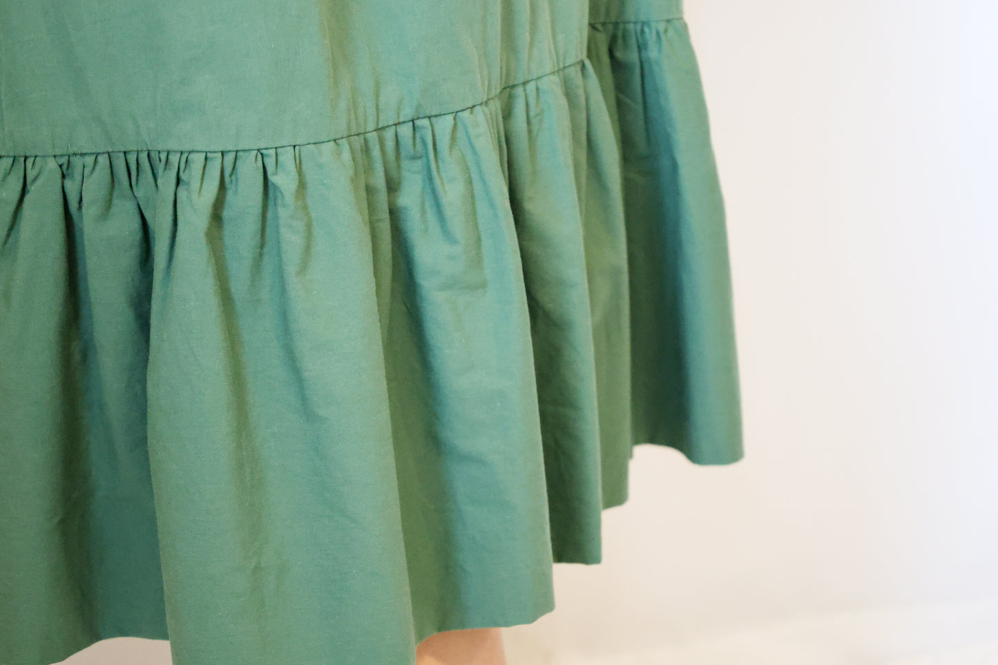 Sunday Edition by LE LIS - SLEEVELESS SHIRRING TOP TIERED MIDI DRESS