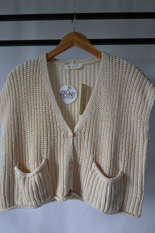 Doe and Rae - Chunky Knit Sweater Vest w/ Patch Pockets