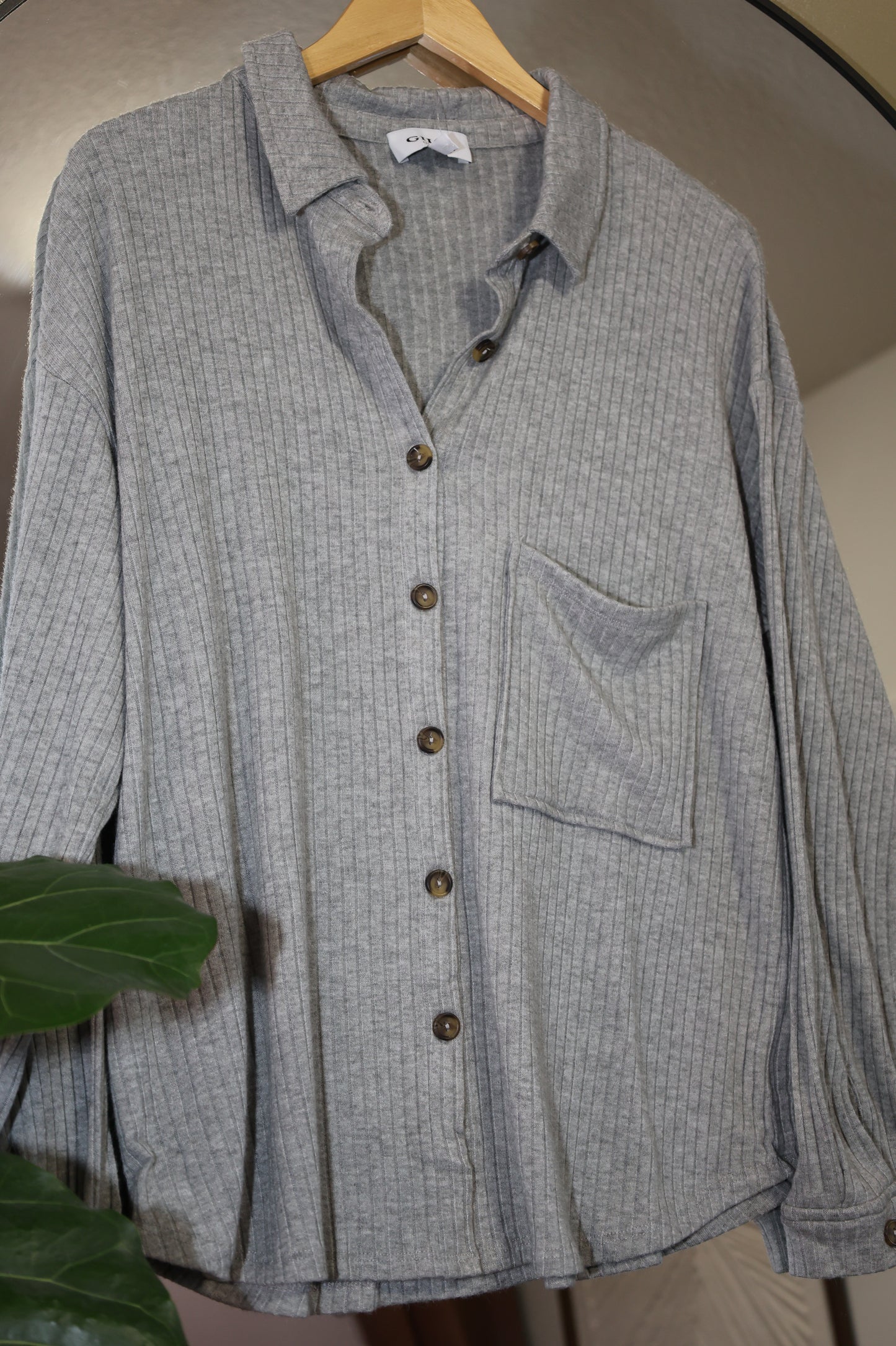 GILLI - BUTTON UP POCKET DETAIL SHIRT