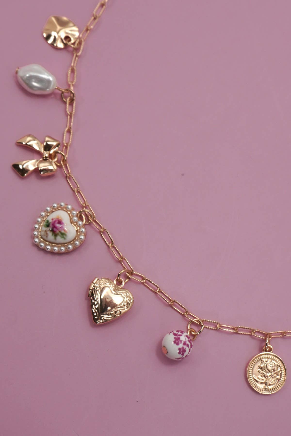 JOSSLYN by wall to wall - CERAMIC PORCELAIN BOW HEART CHARM LINK NECKLACE