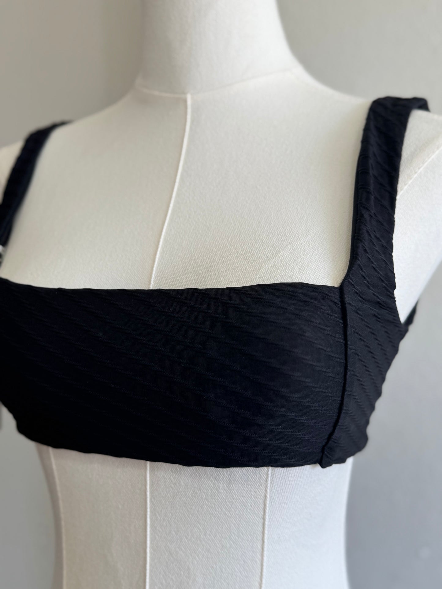 Envya - Black Luxe Ribbed swim Bikini Top