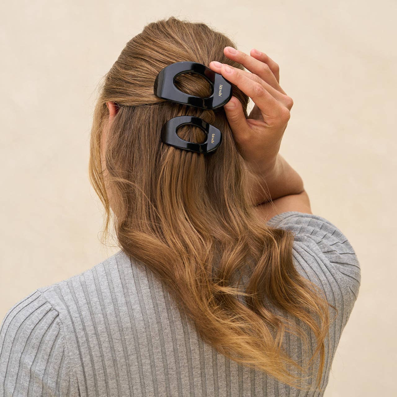 KITSCH - Black Flat Cloud Clip - Medium