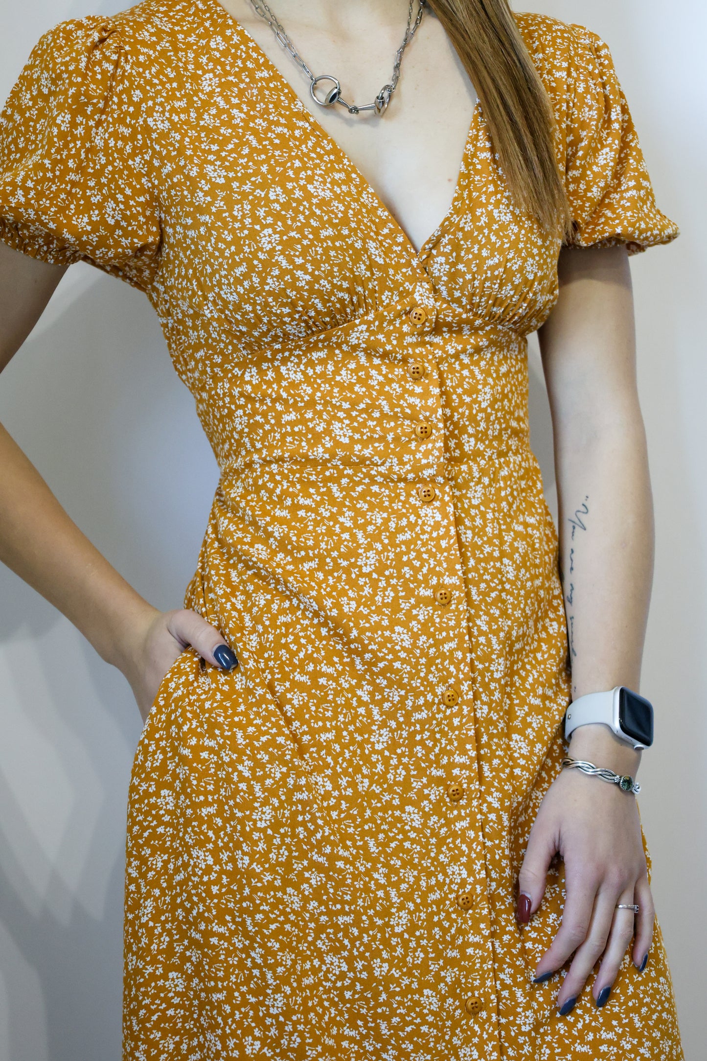 Doe and Rae - DITSY FLORAL PRINT V-NECK PUFF SHORT SLEEVE DRESS