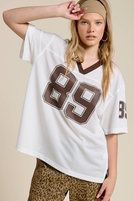 Mimosa - Sporty V Neck Short Sleeve Jersey Top with 89 Graphic Print