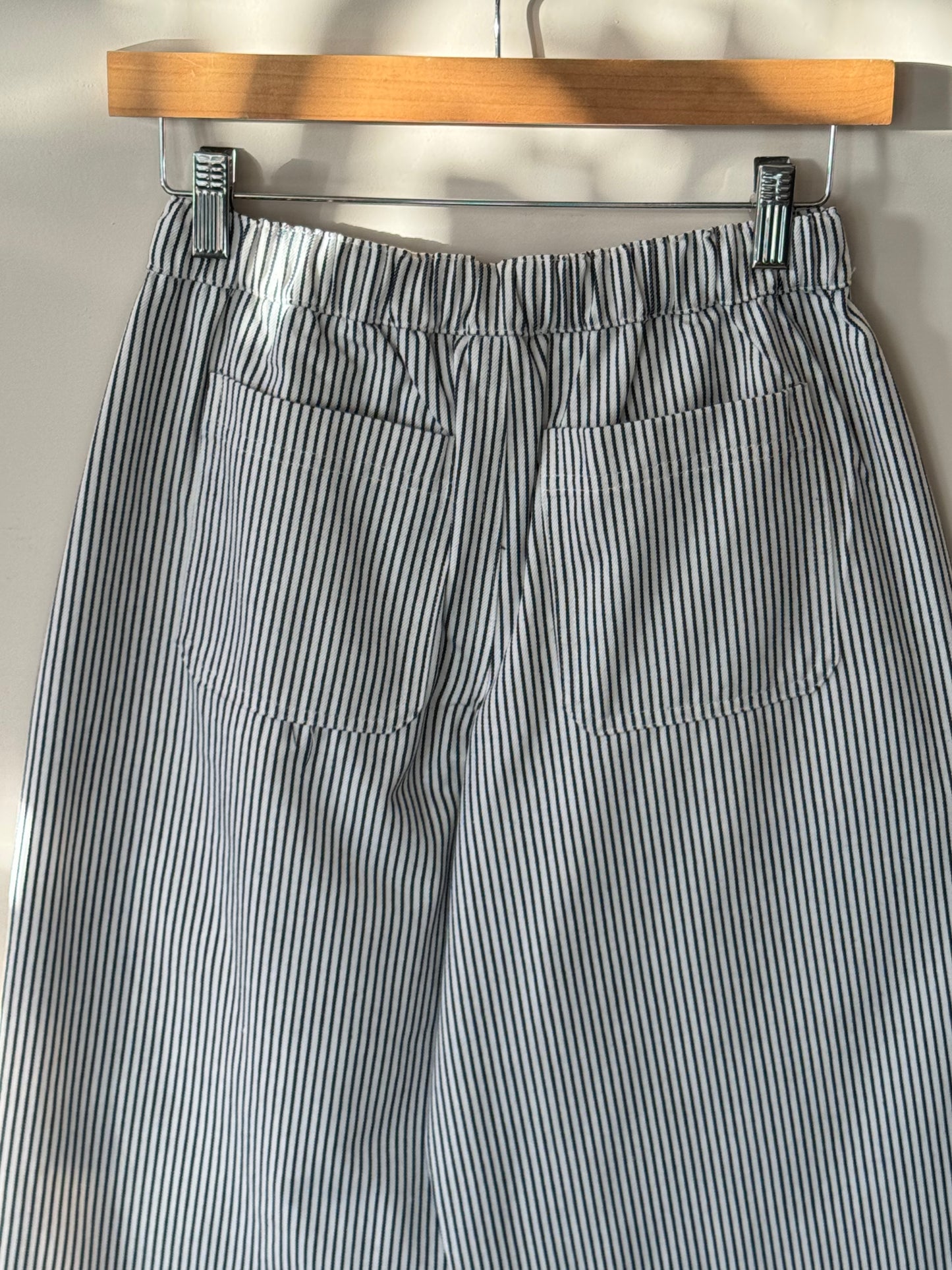 Le Lis - White/Navy Vertical Stripe Baggy Mid-rise Pants
