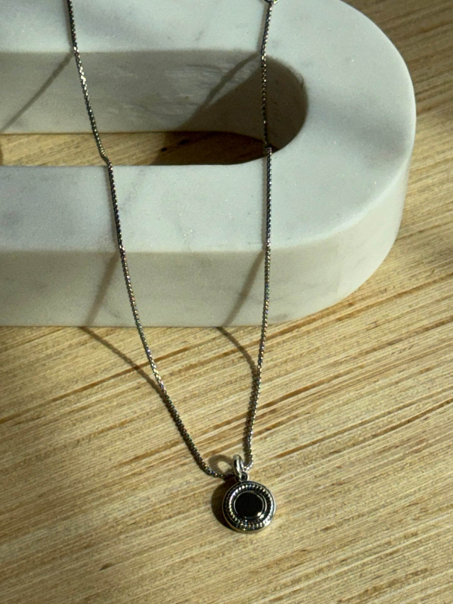 Sessori - circle pendant necklace