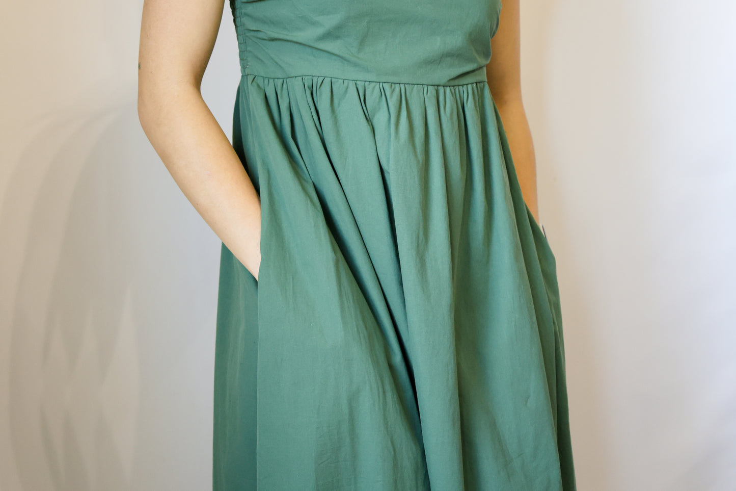 Sunday Edition by LE LIS - SLEEVELESS SHIRRING TOP TIERED MIDI DRESS