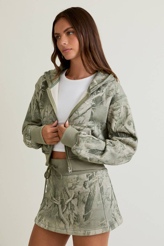 LE LIS - TREE CAMO PRINTED CROP HOODIE JACKET