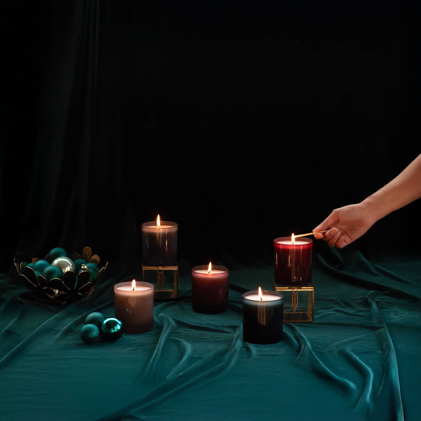 GP Candle Co. - Sanctuary 9 oz. Hue Candle (Leather + Incense)