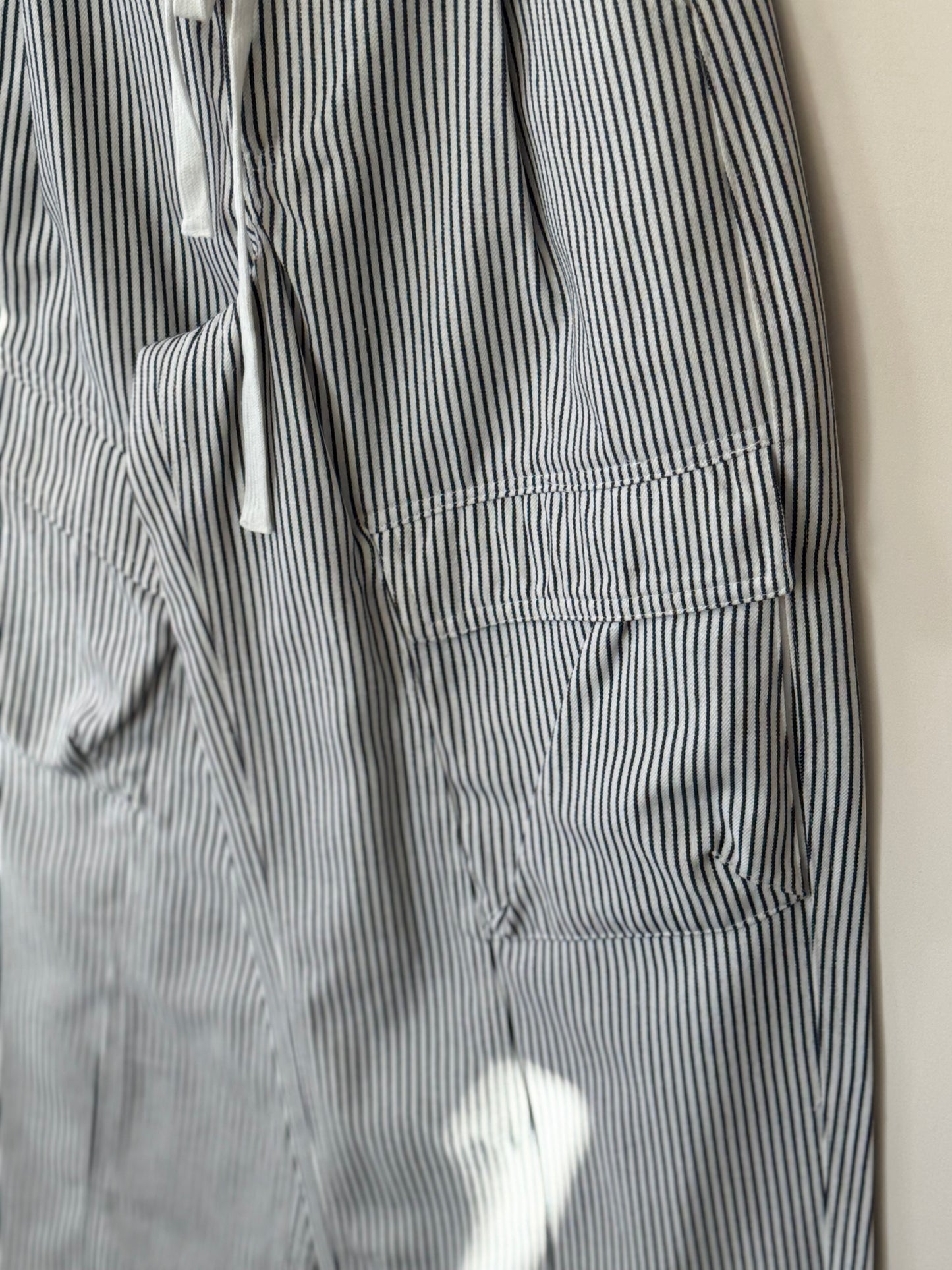 Le Lis - White/Navy Vertical Stripe Baggy Mid-rise Pants