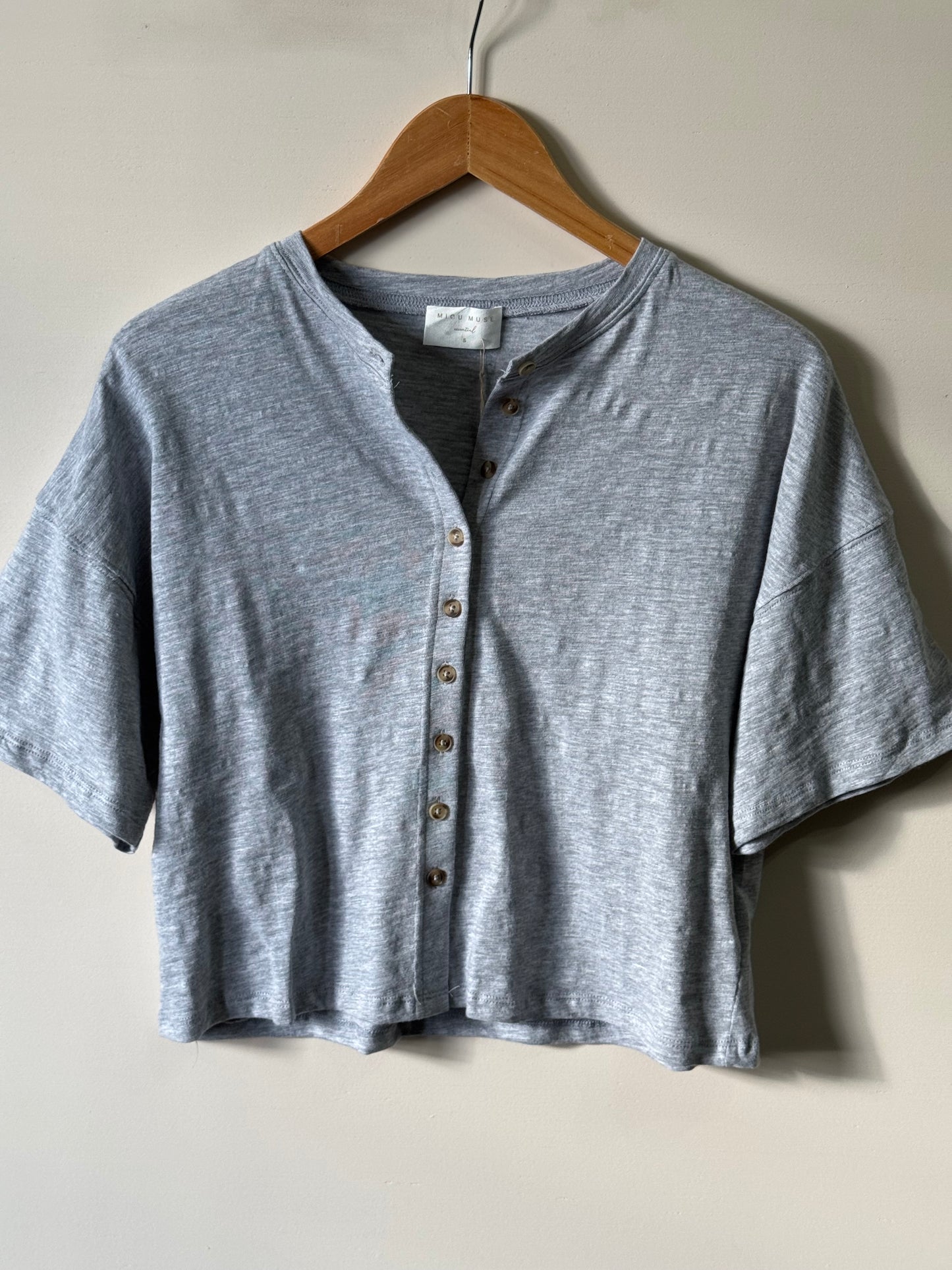 Miou Muse - Grey Round-neck Button-front Tee