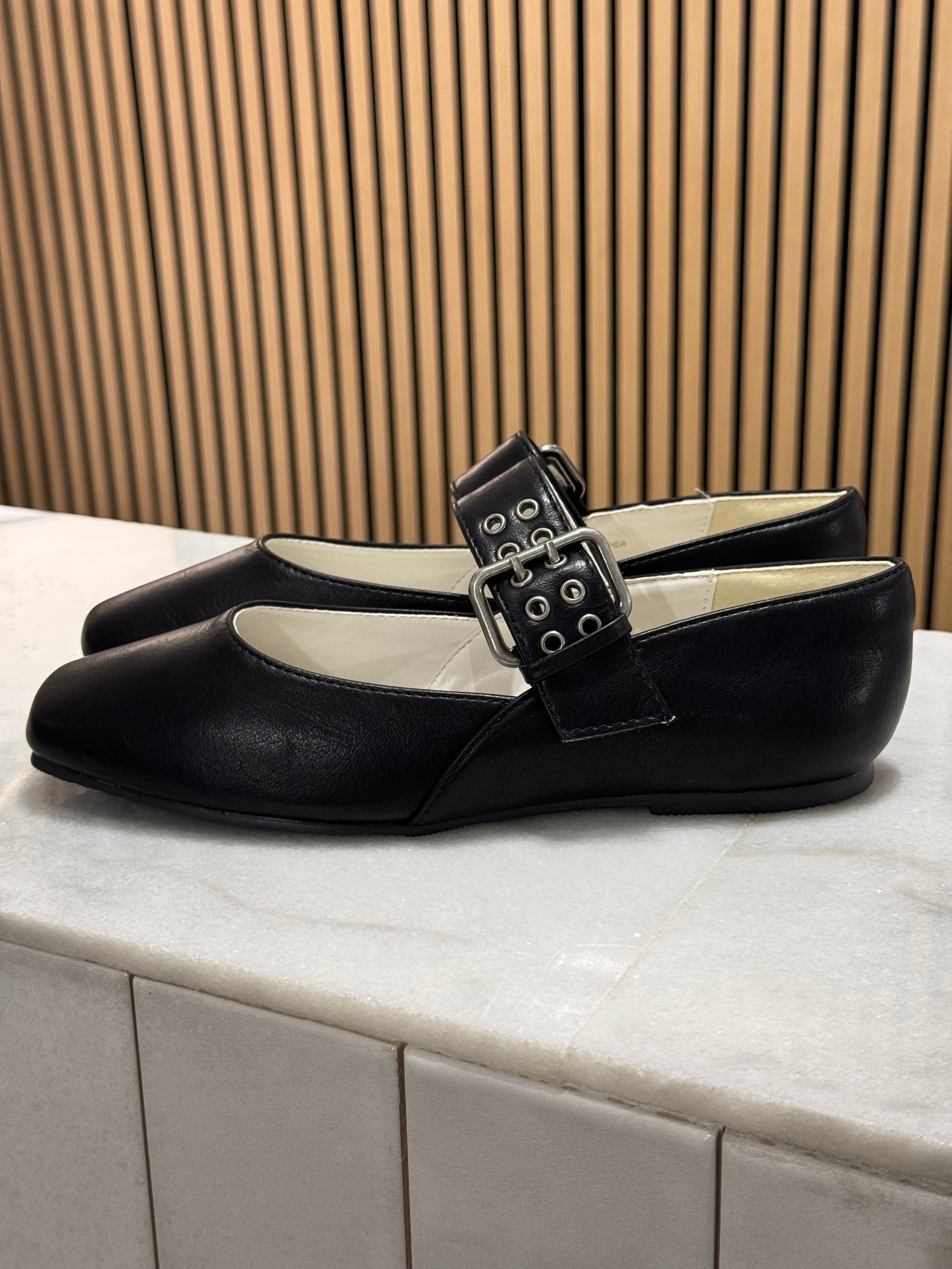 Ballet buckle strap flats