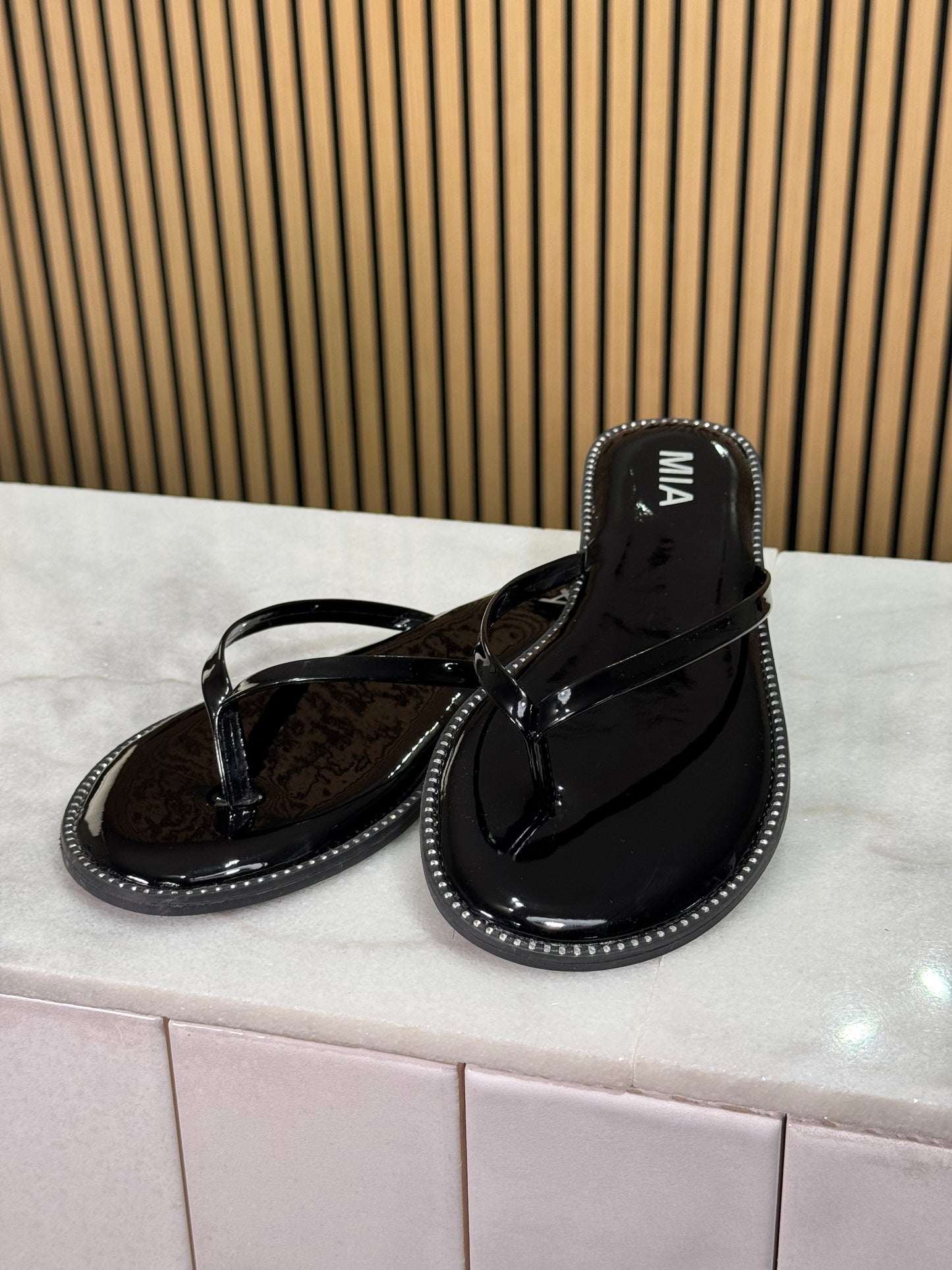 MIA Aster black thong sandal