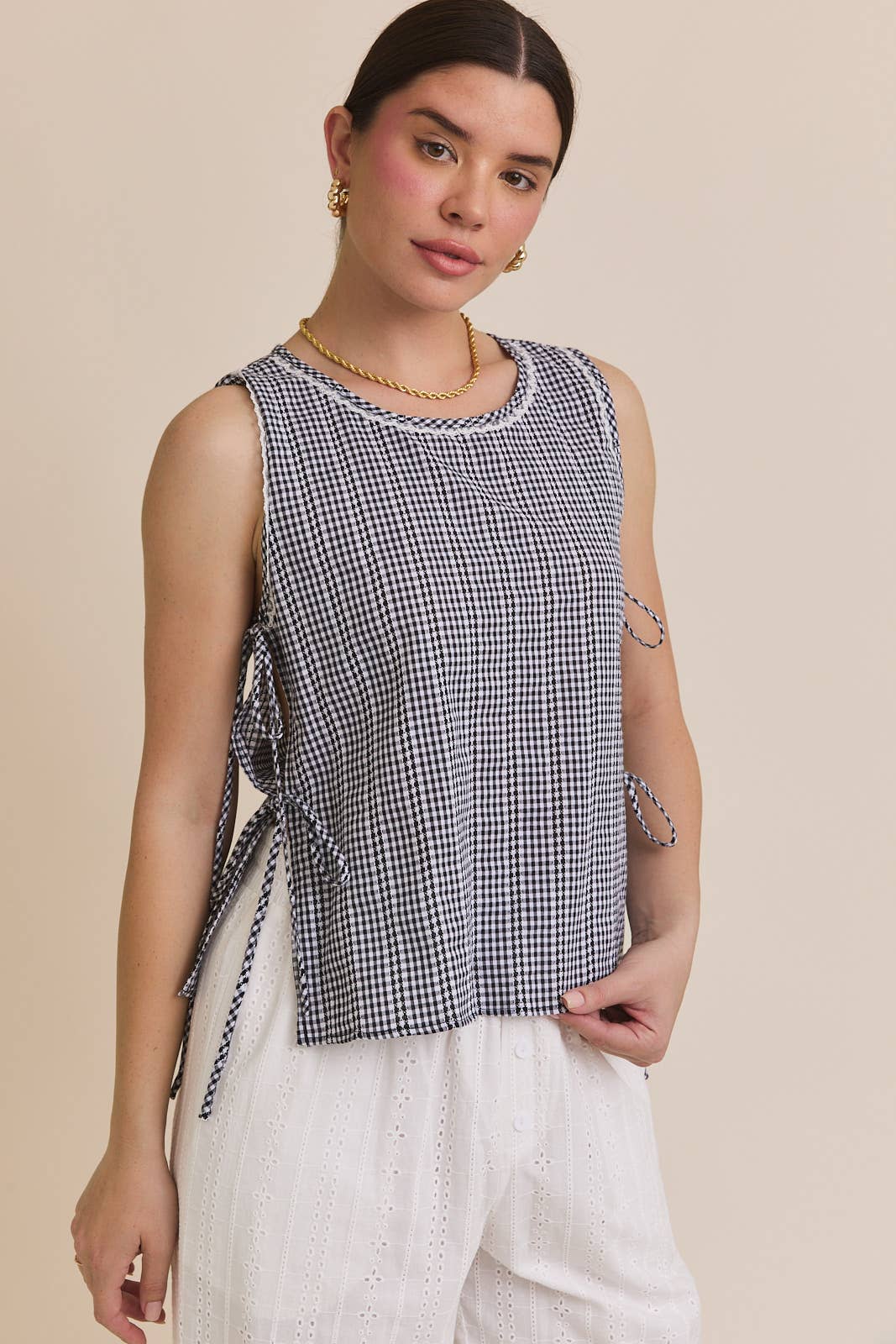 GILLI - ROUND NECK SLEEVELESS SIDE TIE GINGHAM TOP