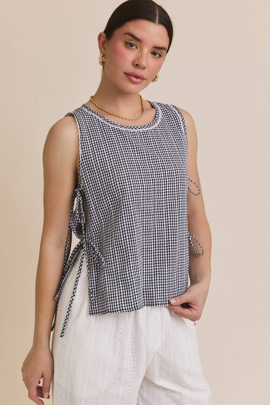 GILLI - ROUND NECK SLEEVELESS SIDE TIE GINGHAM TOP