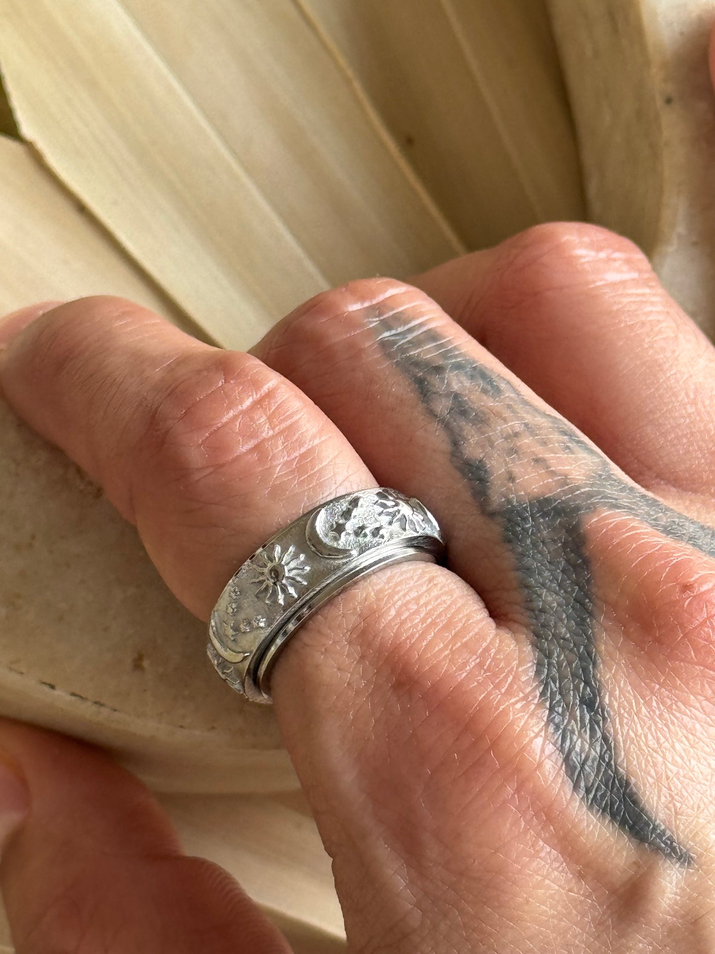 Sessori - Stainless Anti Anxiety Fidget jewelry Celestial Ring