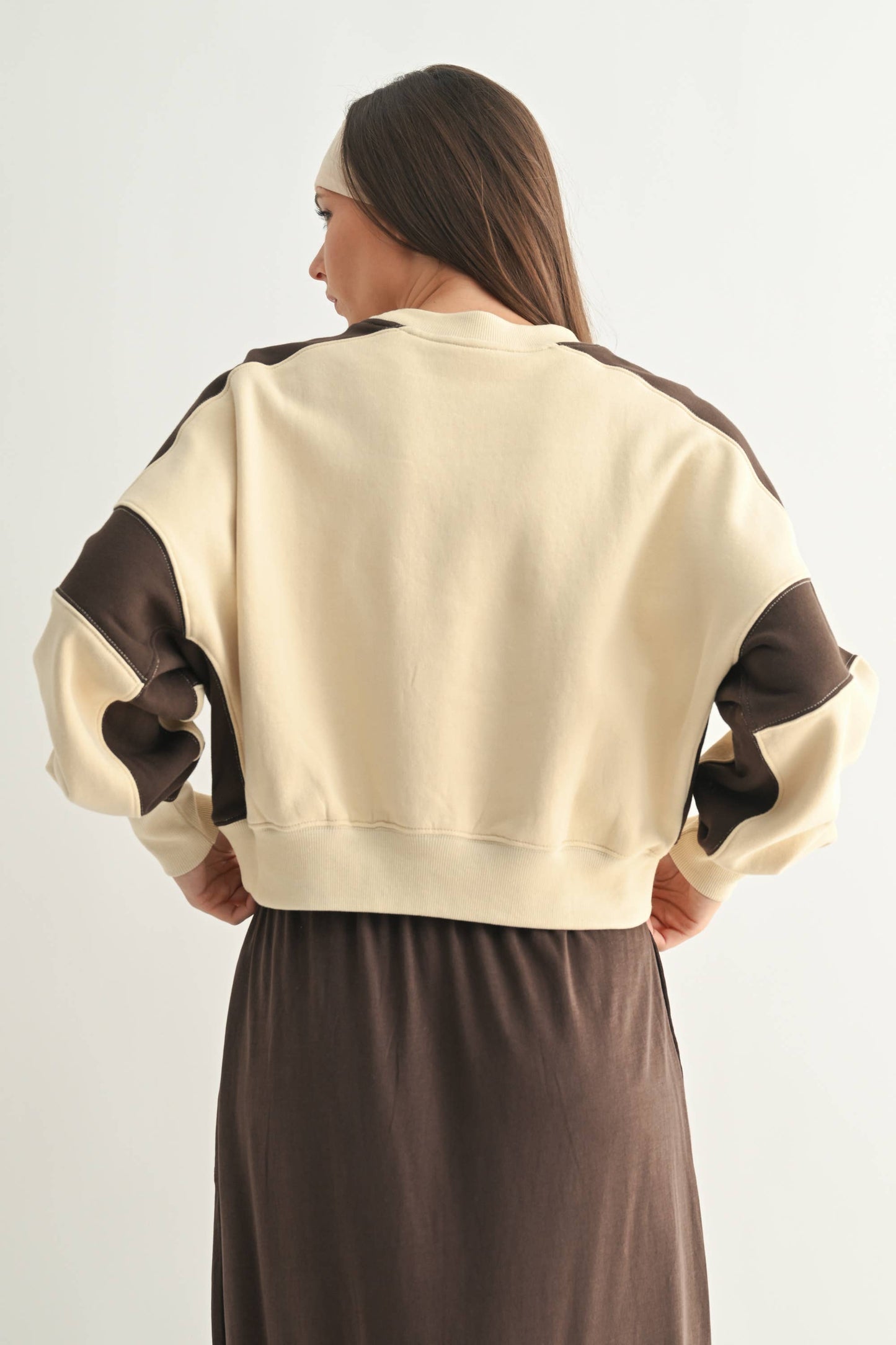 Mono B - Contrast Edge Cropped Sweatshirt