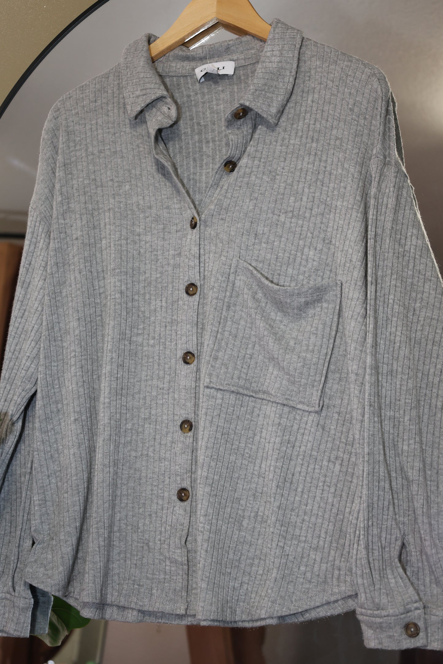 GILLI - BUTTON UP POCKET DETAIL SHIRT