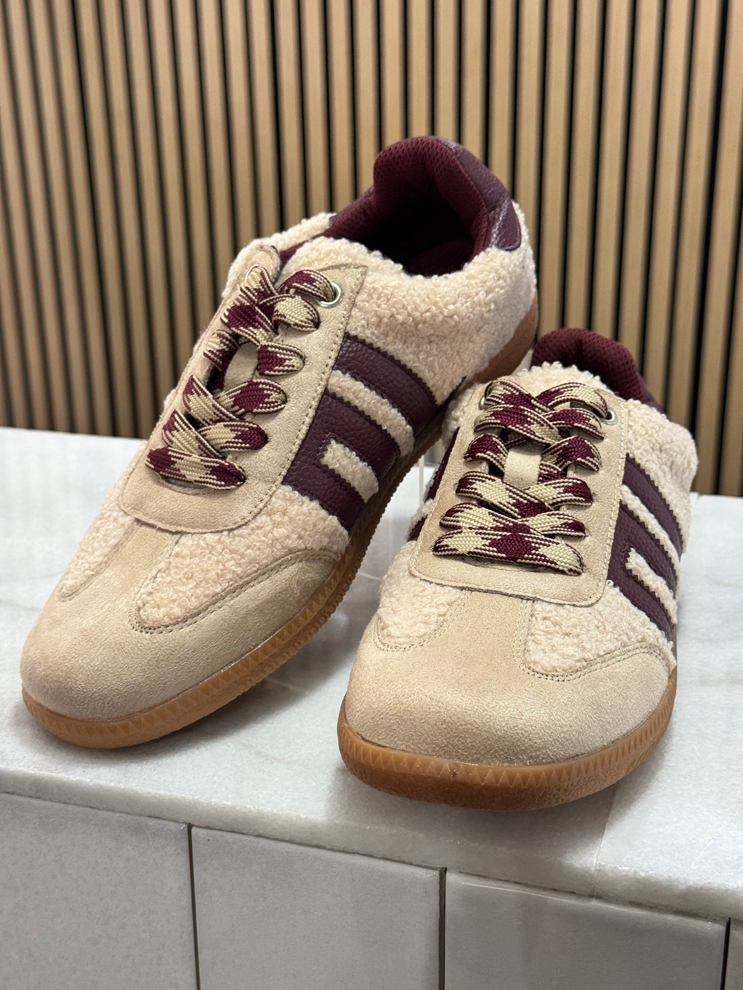 DIRTY LAUNDRY Track Star sneaker