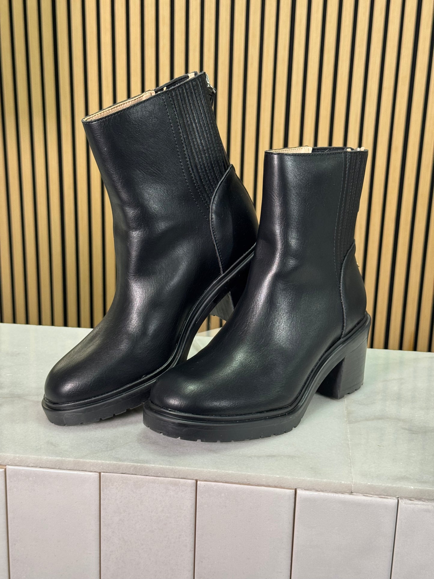 OASIS SOCIETY - The Megan | Black Lug Chelsea Bootie
