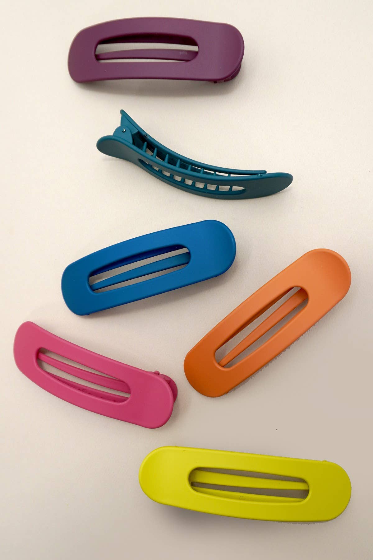 JOSSLYN by wall to wall - LARGE OVAL LAY DOWN FLAT HAIR CLAW