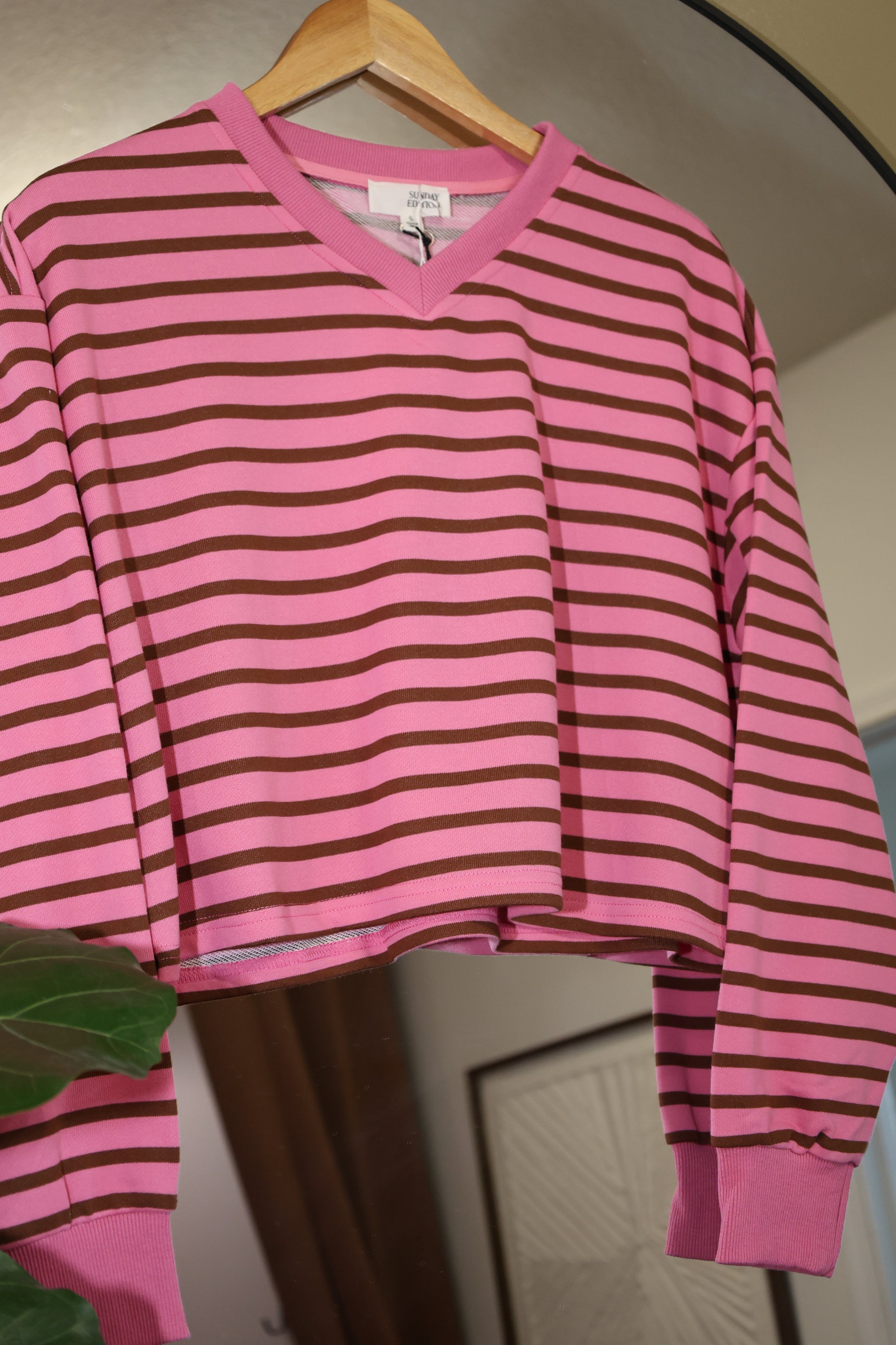 V neck striped crop pullover sweatshirt, stripe pink and brown sweatshirt. Perfect for Valentine’s Day sweater 
